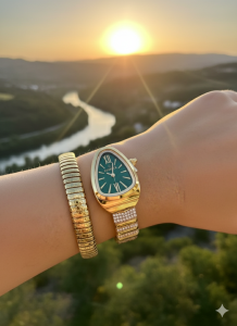Essence D1147.170 Kadın Kol Saati | 32 mm Altın Spiral Kasa, Yeşil Kadran, Taş Detaylı Şık Tasarım
