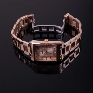 Essence ES6594FE.410 Kadın Kol Saati | 26 mm Rose Gold Kasa, Dikdörtgen Kadran, Modern Çelik Tasarım